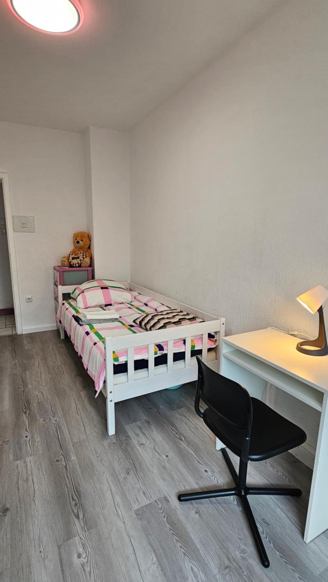 Zimmer In Bilk-Zentrum Duesseldorf Buitenkant foto