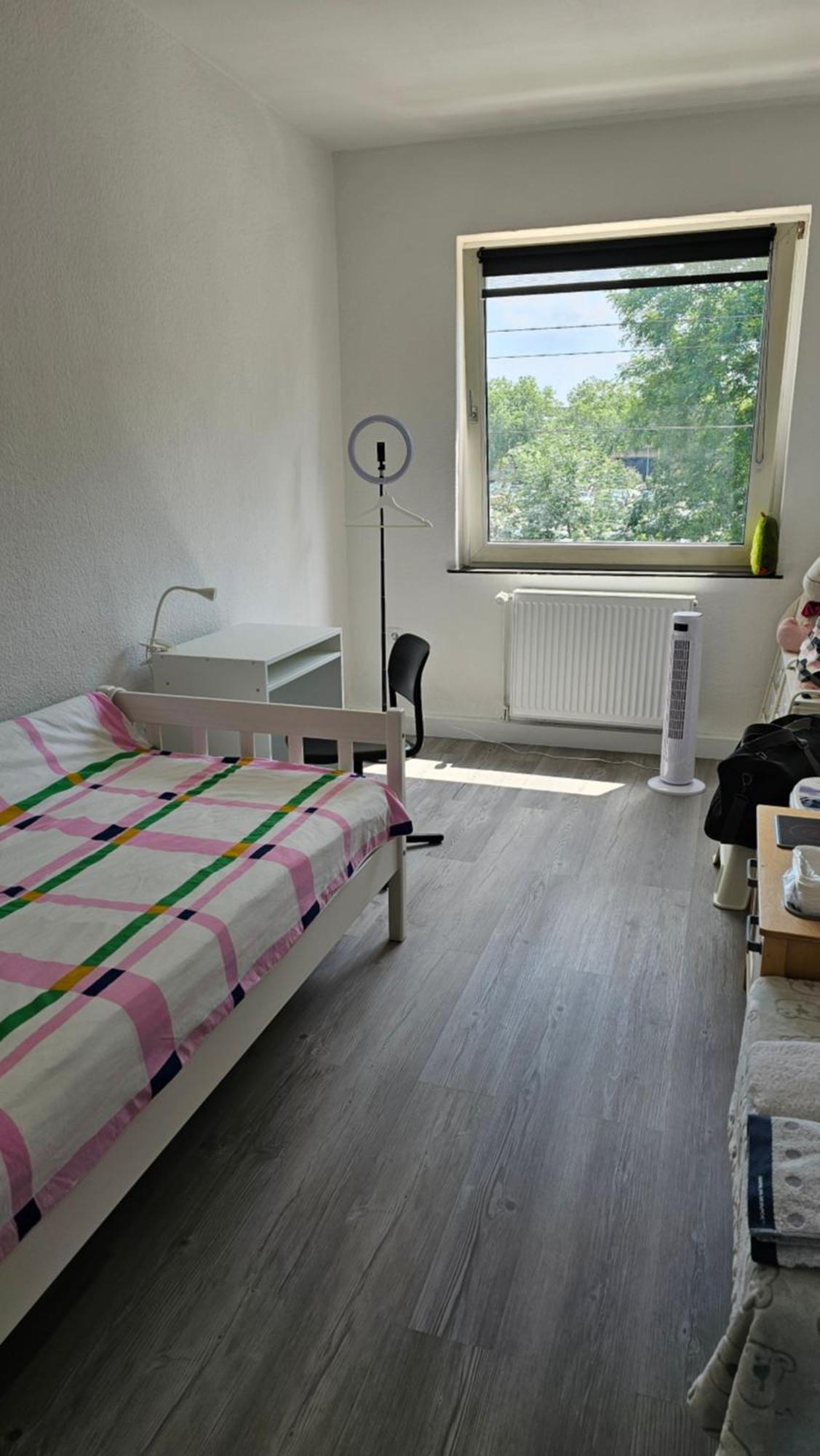 Zimmer In Bilk-Zentrum Duesseldorf Buitenkant foto